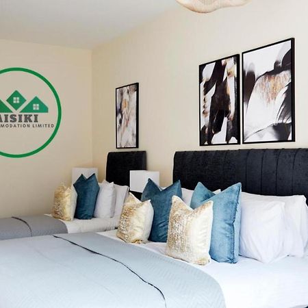 Aisiki Living At Alexandra Road, 2-Bedroom & 2-Bathroom With King Or Twin Beds And With Free Wi-Fi & Parking Watford  Ngoại thất bức ảnh